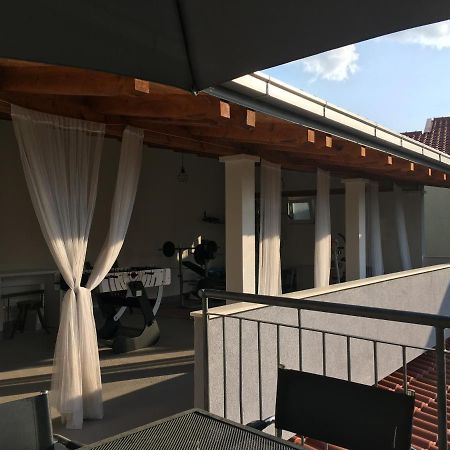 Villa Vlade- From The Heated Pool To The Beach In 1 Minute Jesenice  Eksteriør billede