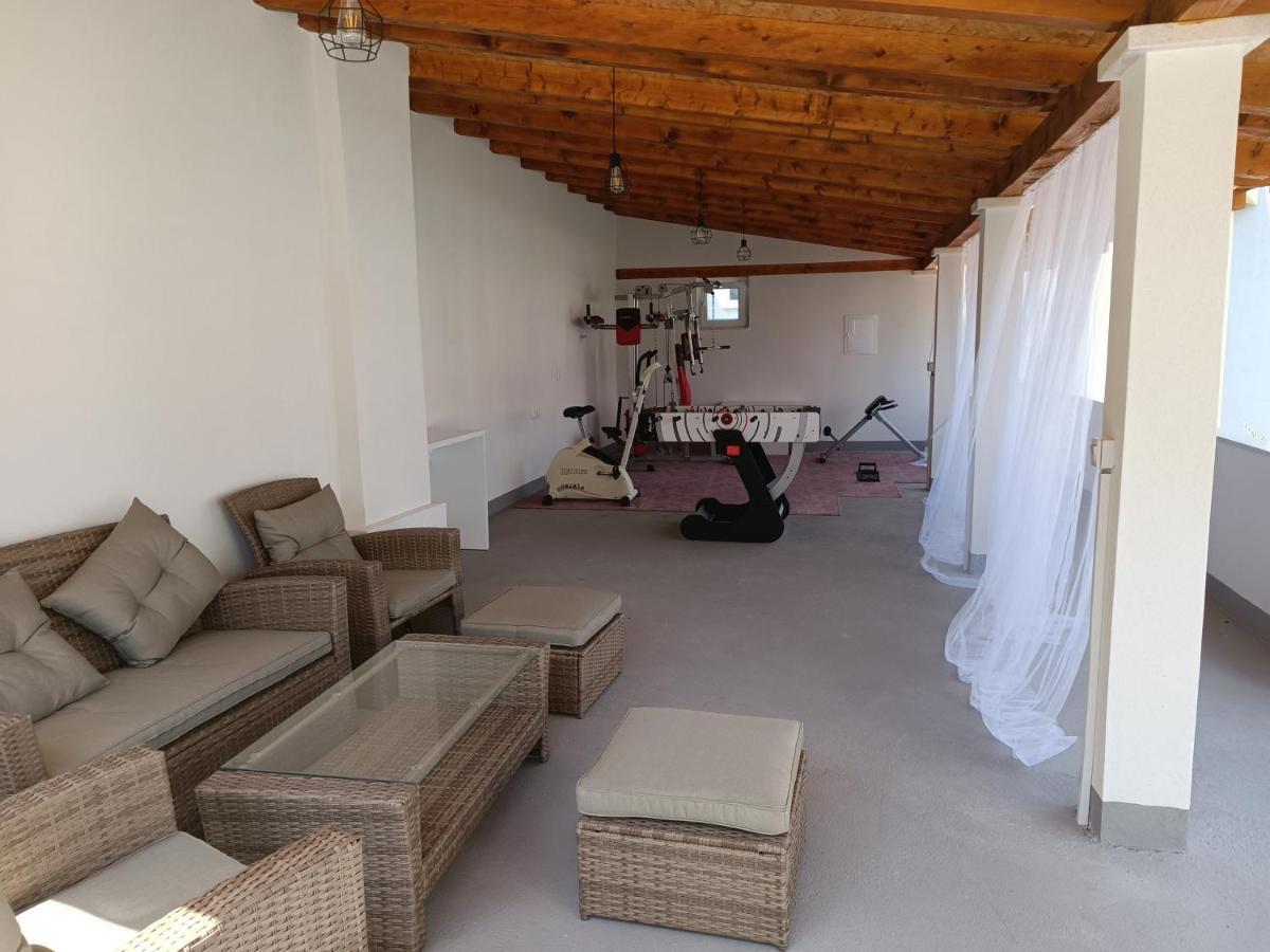 Villa Vlade- From The Heated Pool To The Beach In 1 Minute Jesenice  Eksteriør billede
