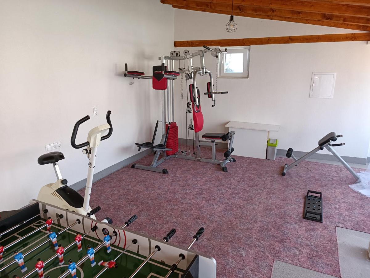 Villa Vlade- From The Heated Pool To The Beach In 1 Minute Jesenice  Eksteriør billede