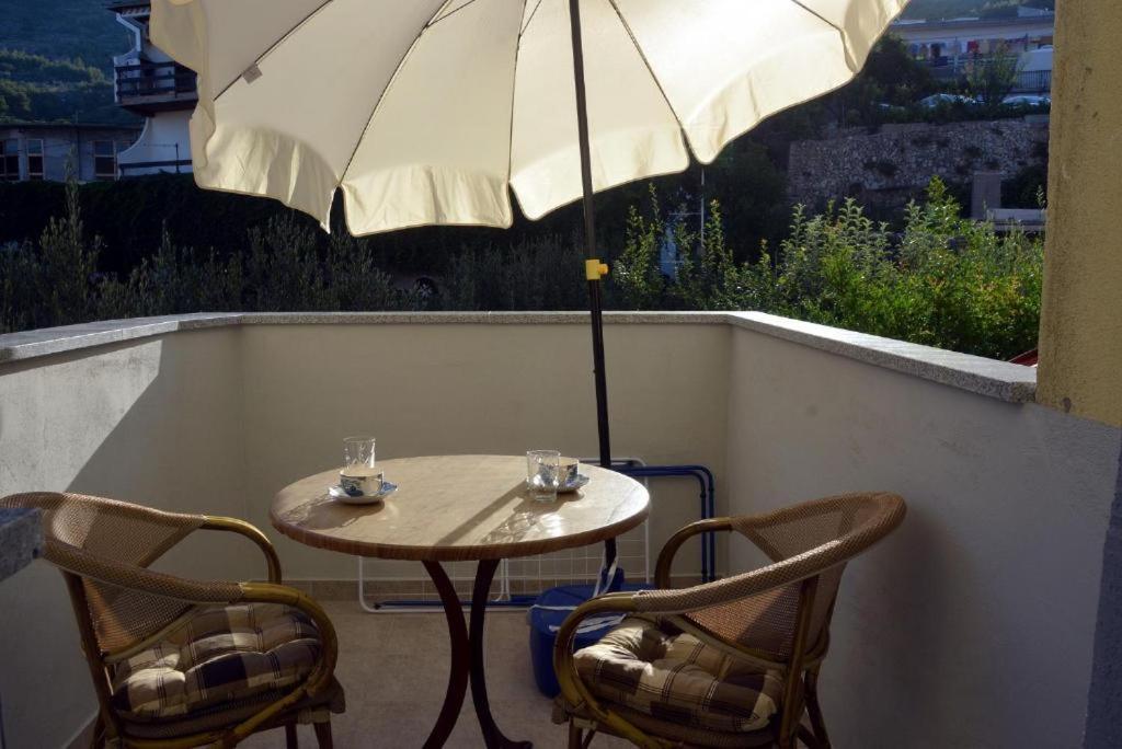 Villa Vlade- From The Heated Pool To The Beach In 1 Minute Jesenice  Eksteriør billede