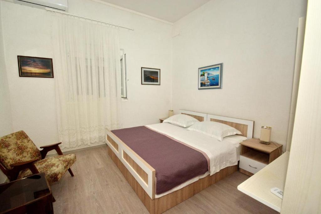 Villa Vlade- From The Heated Pool To The Beach In 1 Minute Jesenice  Eksteriør billede