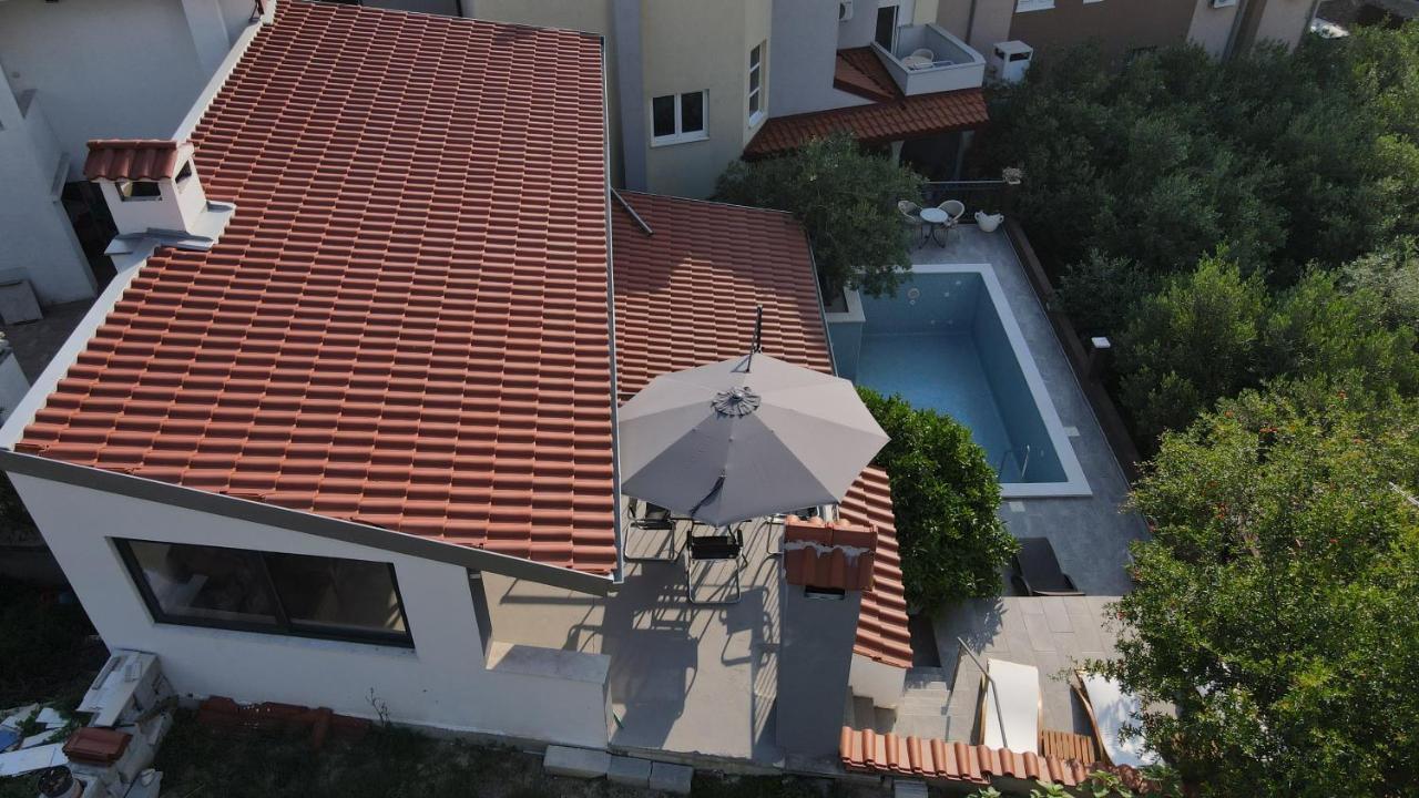 Villa Vlade- From The Heated Pool To The Beach In 1 Minute Jesenice  Eksteriør billede