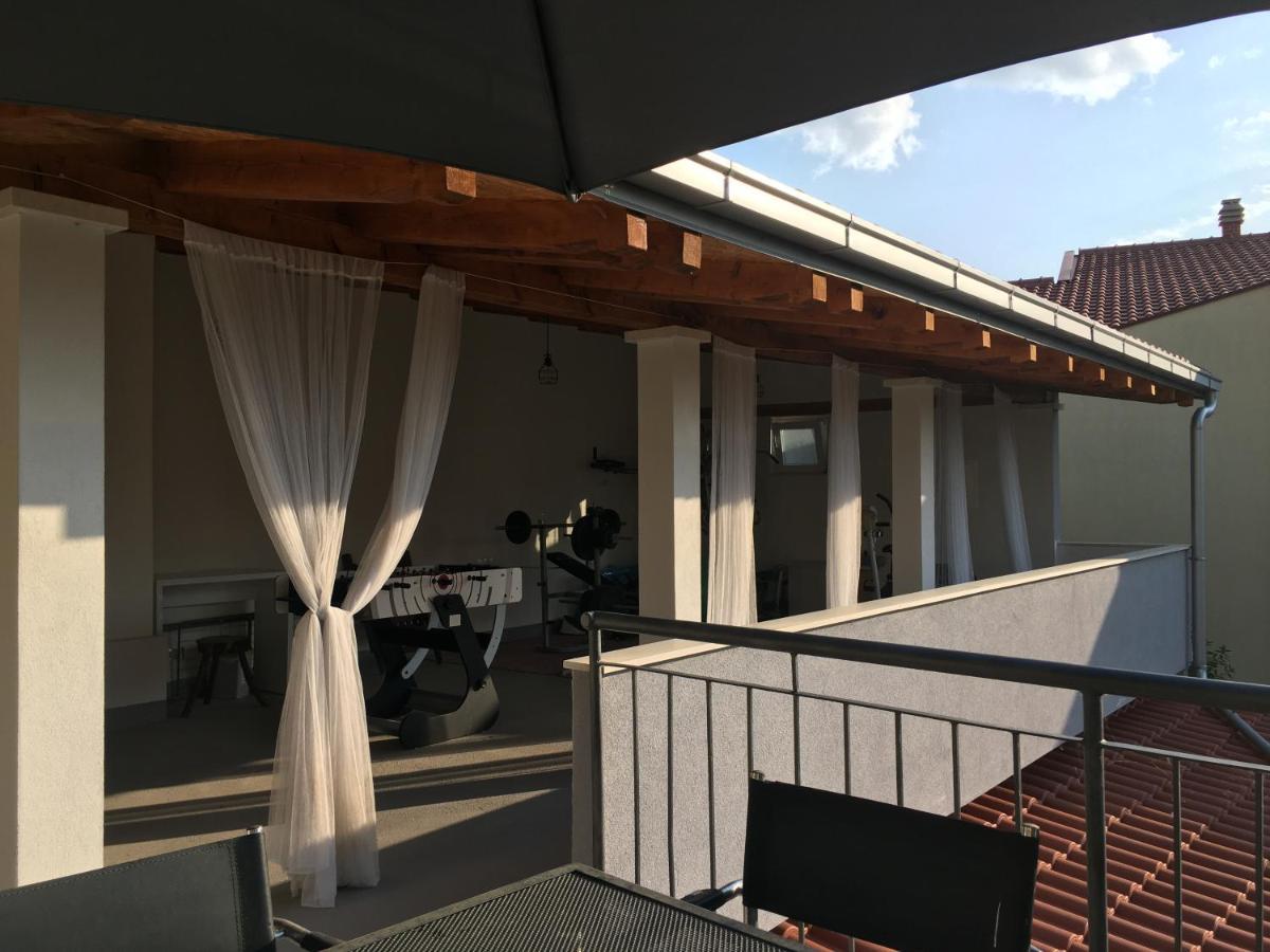 Villa Vlade- From The Heated Pool To The Beach In 1 Minute Jesenice  Eksteriør billede